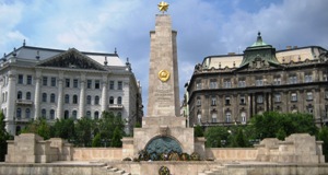 Freiheitsplatz mit Obelisk - ©2008 by BRUNELIK.AT Freiheitsplatz mit Obelisk - ©2008 by BRUNELIK.AT