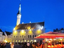 Tallinn: Rathaus bei Nacht - ©2011 by Peter Brunelik Tallinn: Rathaus bei Nacht - ©2011 by Peter Brunelik