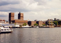 Oslo: Blick von 'Aker Brygge' zum Rathaus - 1997 by BRUNELIK.AT